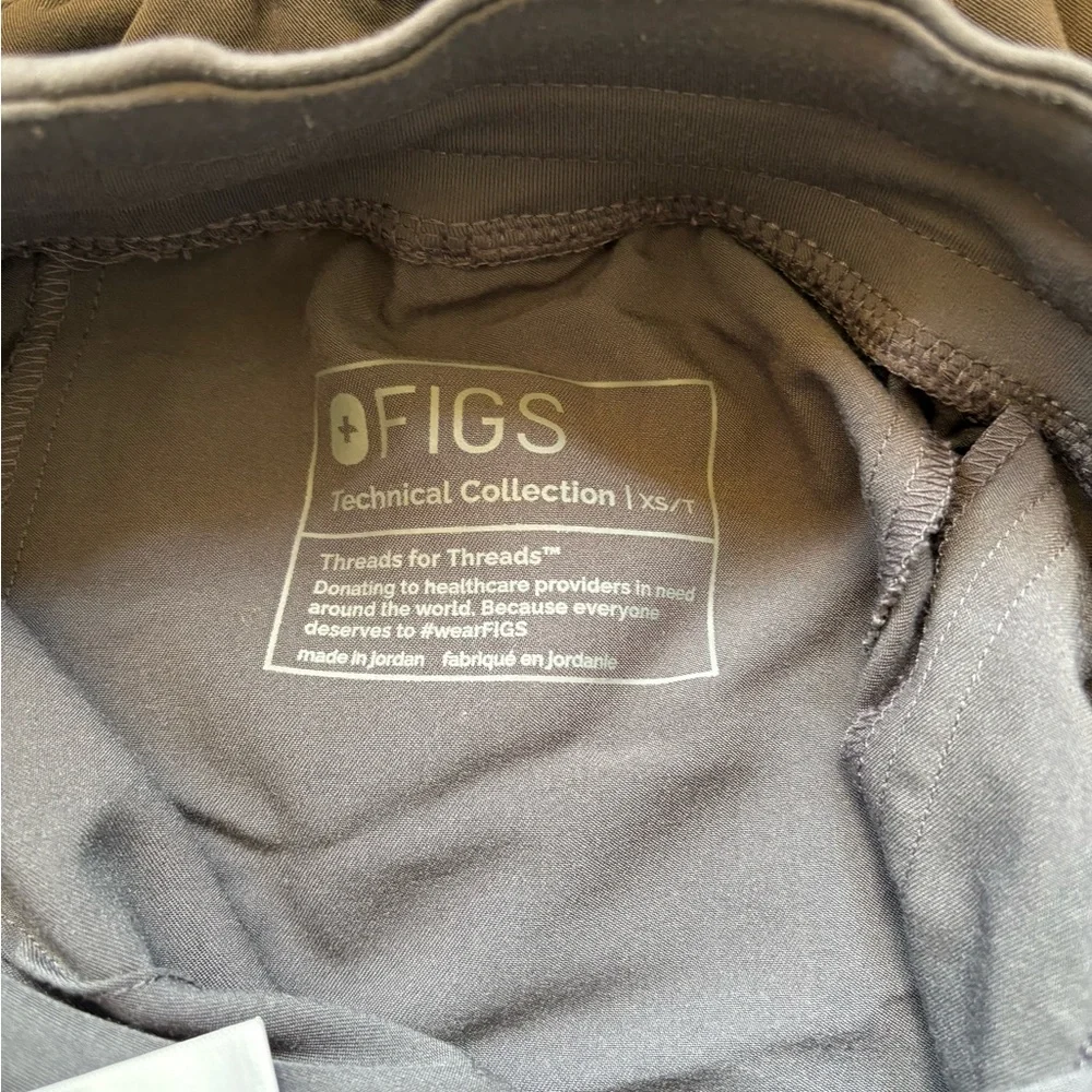 Figs Technical Collection Charcoal Scrub Top - Picture 3 of 4